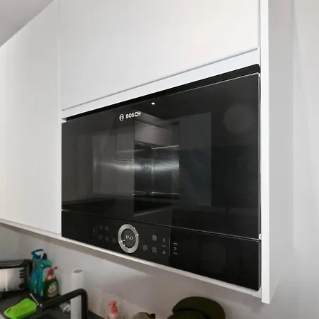 Hochwertiger Ausgestatteter Fuer 8 Personen, 3 Schlafzimmer, 2 Parkplaetze, Wlan דירה