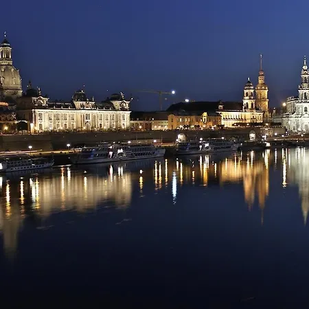 Lägenhet Hochwertiger Ausgestatteter Fuer 8 Personen, 3 Schlafzimmer, 2 Parkplaetze, Wlan