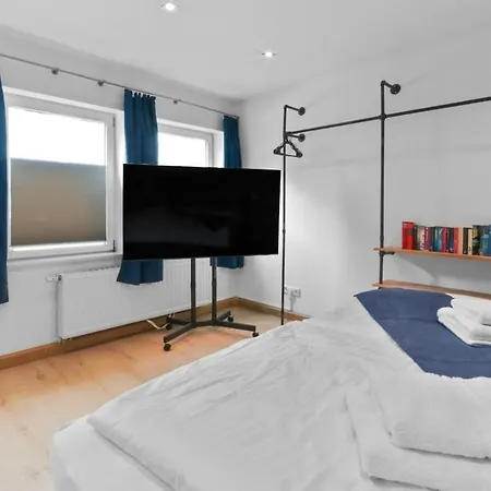 דירה Hochwertiger Ausgestatteter Fuer 8 Personen, 3 Schlafzimmer, 2 Parkplaetze, Wlan *