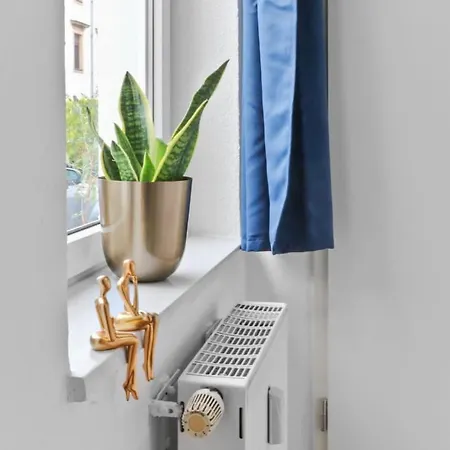 Hochwertiger Ausgestatteter Fuer 8 Personen, 3 Schlafzimmer, 2 Parkplaetze, Wlan Lägenhet Dresden