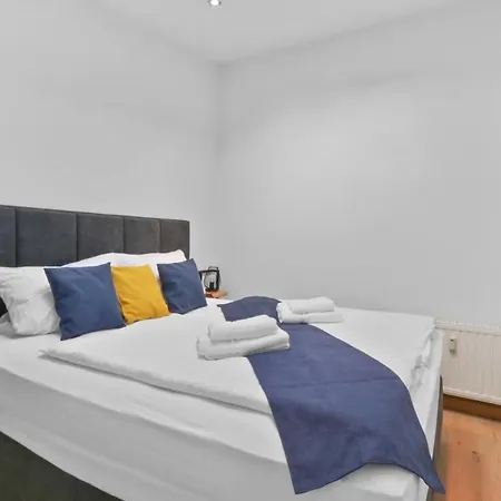 Hochwertiger Ausgestatteter Fuer 8 Personen, 3 Schlafzimmer, 2 Parkplaetze, Wlan Appartement Dresden