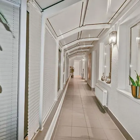 Hochwertiger Ausgestatteter Fuer 8 Personen, 3 Schlafzimmer, 2 Parkplaetze, Wlan *