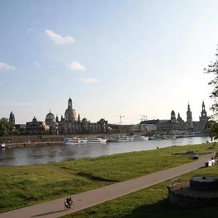 Appartement Hochwertiger Ausgestatteter Fuer 8 Personen, 3 Schlafzimmer, 2 Parkplaetze, Wlan