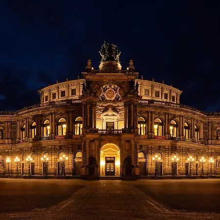 Hochwertiger Ausgestatteter Fuer 8 Personen, 3 Schlafzimmer, 2 Parkplaetze, Wlan דירה דרזדן