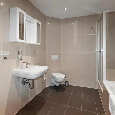 Hochwertiger Ausgestatteter Fuer 8 Personen, 3 Schlafzimmer, 2 Parkplaetze, Wlan Dresden