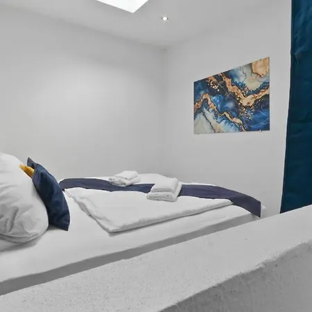 Hochwertiger Ausgestatteter Fuer 8 Personen, 3 Schlafzimmer, 2 Parkplaetze, Wlan דירה דרזדן