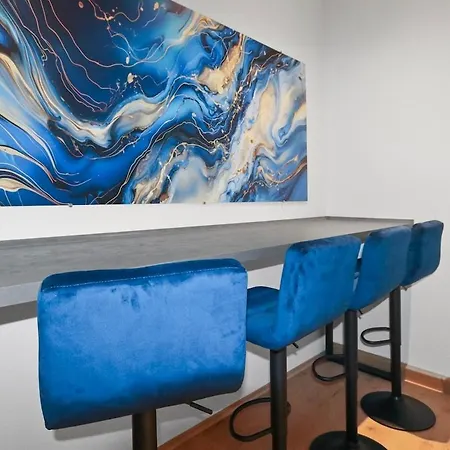 Hochwertiger Ausgestatteter Fuer 8 Personen, 3 Schlafzimmer, 2 Parkplaetze, Wlan * Dresden