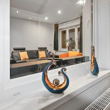 Hochwertiger Ausgestatteter Fuer 8 Personen, 3 Schlafzimmer, 2 Parkplaetze, Wlan *