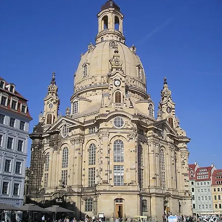 Hochwertiger Ausgestatteter Fuer 8 Personen, 3 Schlafzimmer, 2 Parkplaetze, Wlan Appartement