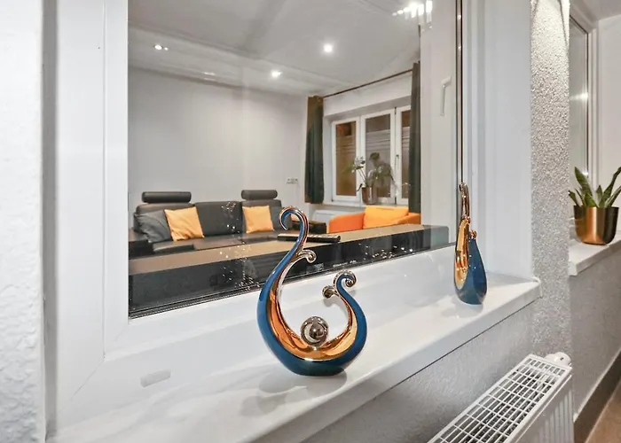 Hochwertiger Ausgestatteter Fuer 8 Personen, 3 Schlafzimmer, 2 Parkplaetze, Wlan *