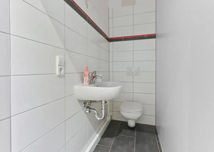 Hochwertiger Ausgestatteter Fuer 8 Personen, 3 Schlafzimmer, 2 Parkplaetze, Wlan