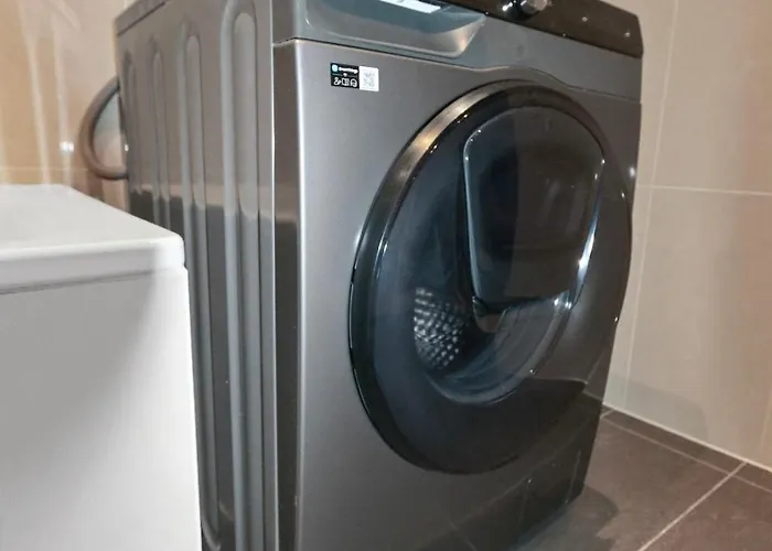 Hochwertiger Ausgestatteter Fuer 8 Personen, 3 Schlafzimmer, 2 Parkplaetze, Wlan Apartamento *