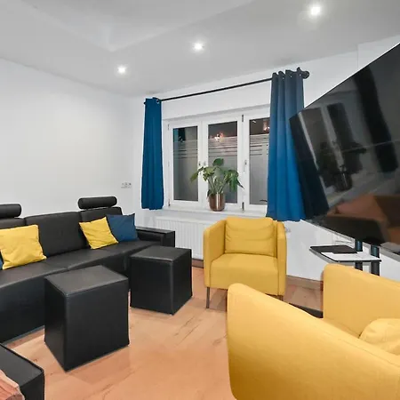 Апартаменты Exclusive Bungalow! 4 Rooms, 8 People, 2x Parking