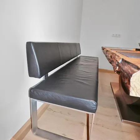Lägenhet Hochwertiger Ausgestatteter Fuer 8 Personen, 3 Schlafzimmer, 2 Parkplaetze, Wlan *