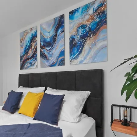 Lägenhet Hochwertiger Ausgestatteter Fuer 8 Personen, 3 Schlafzimmer, 2 Parkplaetze, Wlan *