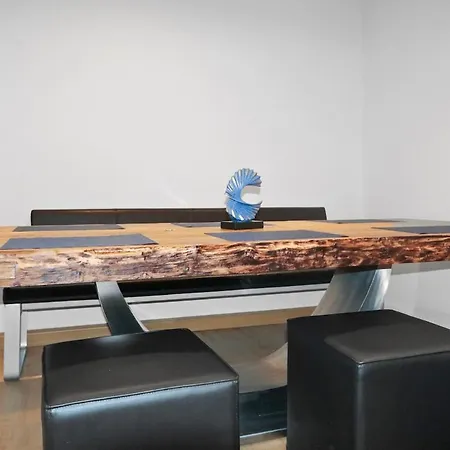 Lägenhet Hochwertiger Ausgestatteter Fuer 8 Personen, 3 Schlafzimmer, 2 Parkplaetze, Wlan