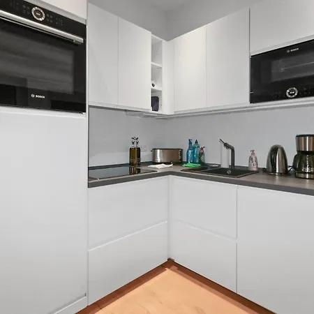 Lägenhet Hochwertiger Ausgestatteter Fuer 8 Personen, 3 Schlafzimmer, 2 Parkplaetze, Wlan *