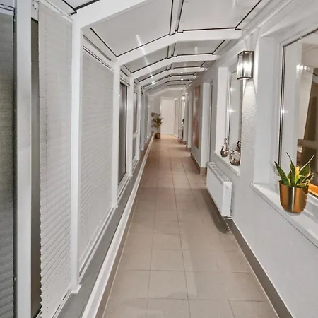 Lägenhet Hochwertiger Ausgestatteter Fuer 8 Personen, 3 Schlafzimmer, 2 Parkplaetze, Wlan
