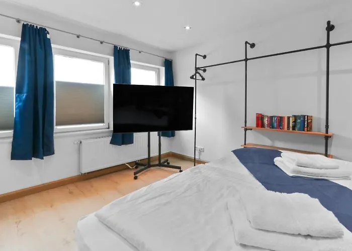 아파트 Hochwertiger Ausgestatteter Fuer 8 Personen, 3 Schlafzimmer, 2 Parkplaetze, Wlan *