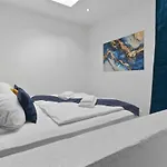 Hochwertiger Ausgestatteter Fuer 8 Personen, 3 Schlafzimmer, 2 Parkplaetze, Wlan Appartement Dresde