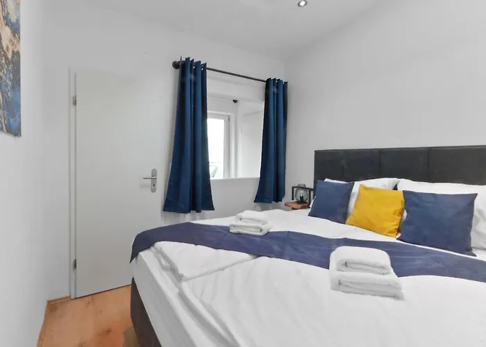 Hochwertiger Ausgestatteter Fuer 8 Personen, 3 Schlafzimmer, 2 Parkplaetze, Wlan 公寓 *