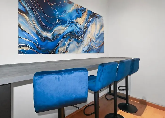 Hochwertiger Ausgestatteter Fuer 8 Personen, 3 Schlafzimmer, 2 Parkplaetze, Wlan * 德累斯顿