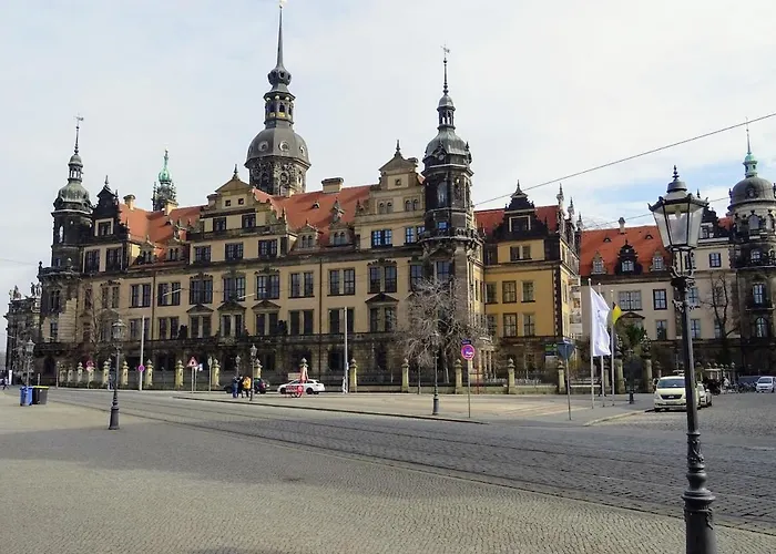 Hochwertiger Ausgestatteter Fuer 8 Personen, 3 Schlafzimmer, 2 Parkplaetze, Wlan *